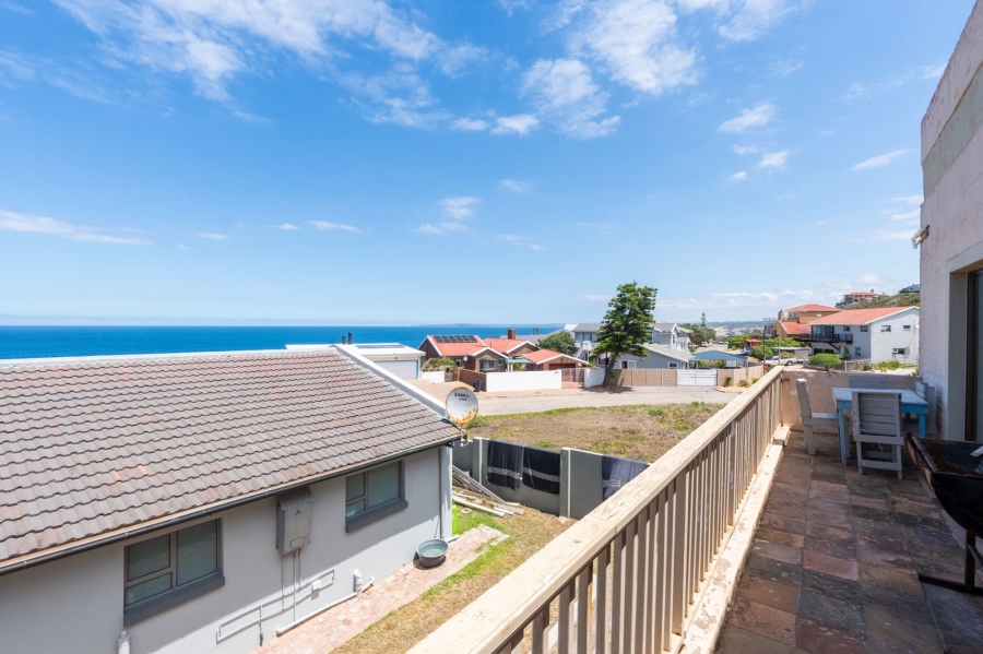 To Let 4 Bedroom Property for Rent in Dana Bay Western Cape